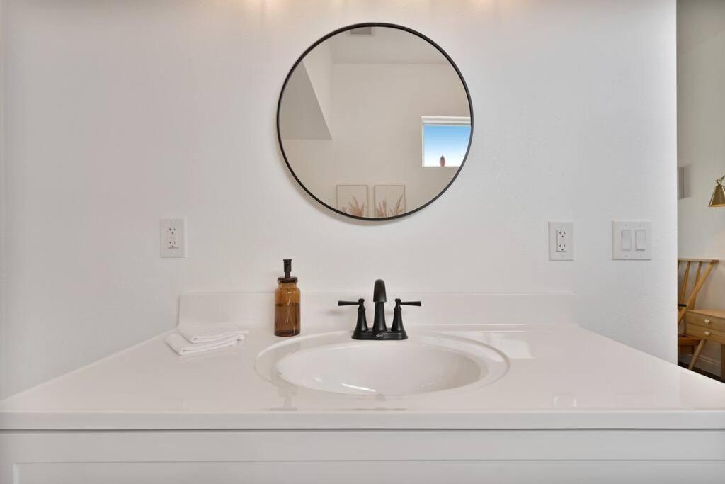 Beautiful Newly Remodeled Home, Near Jt Park Joshua Tree Exterior foto